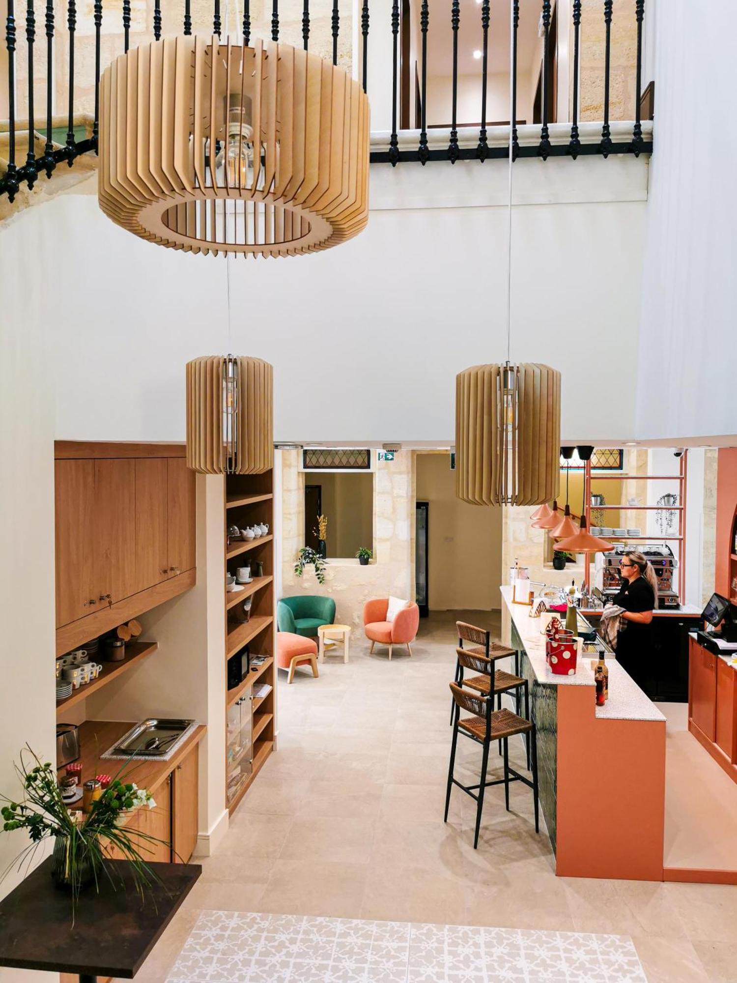 Bloom Hostel Bar & Garden Бордо Экстерьер фото